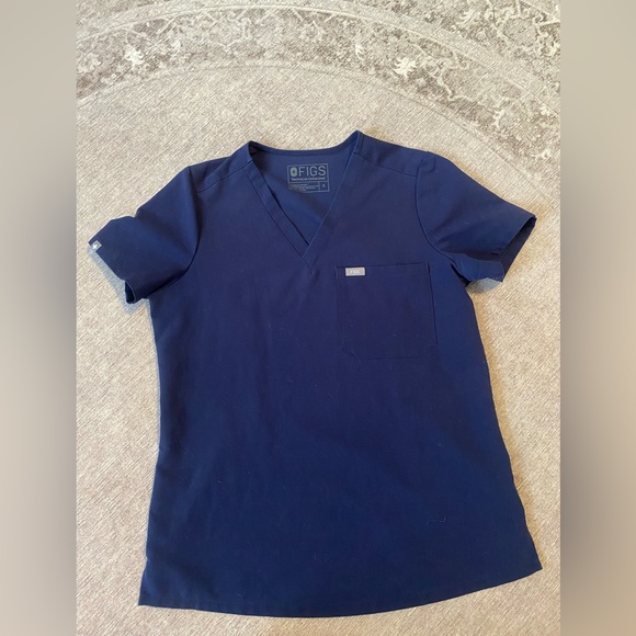 Figs Tops - Figs Catarina scrub top Size small navy